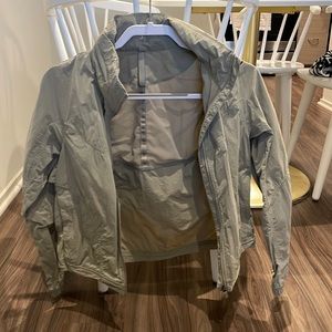 Lululemon windbreaker